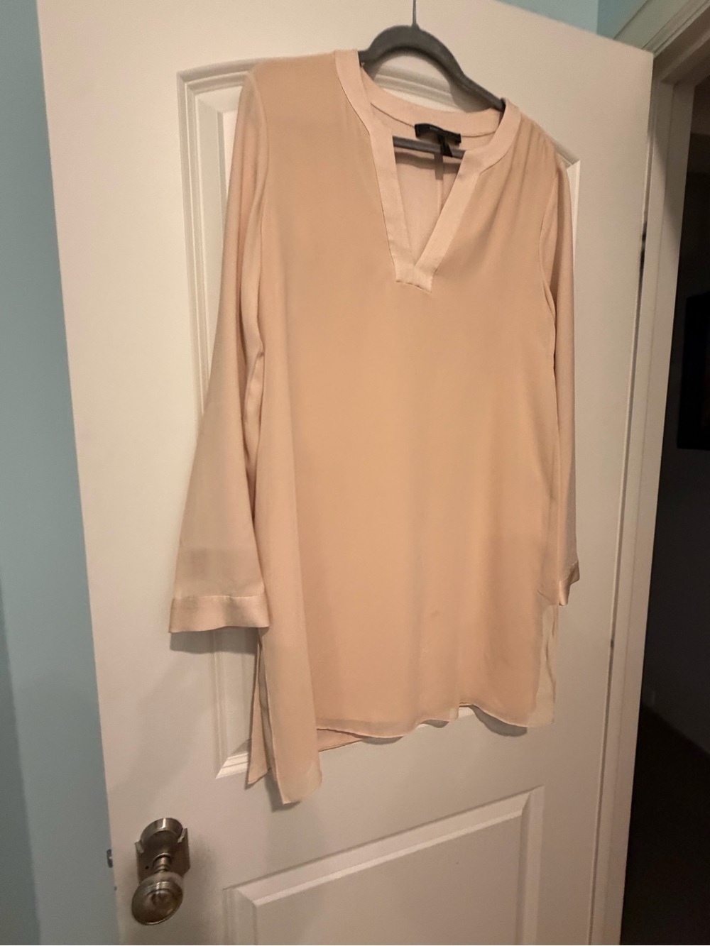BCBGMaxAzria Cream Long-Sleeve V-Neck Tunic Blouse